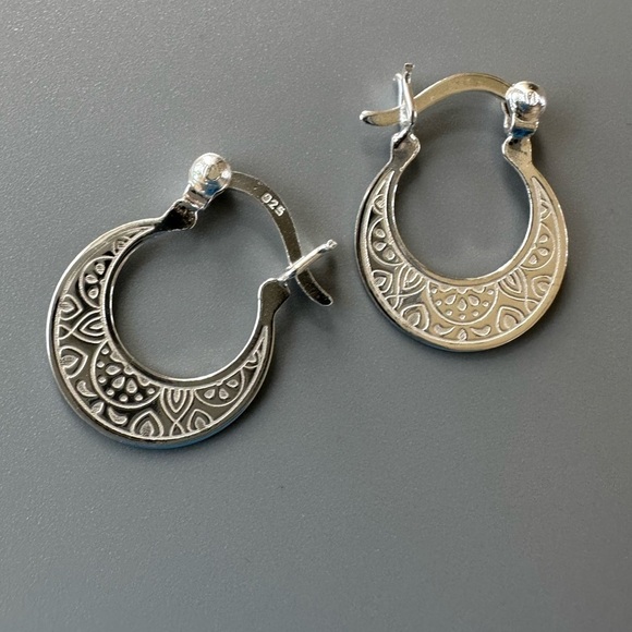 Sterling Silver Patterned Small Hoops - Picture 3 of 5